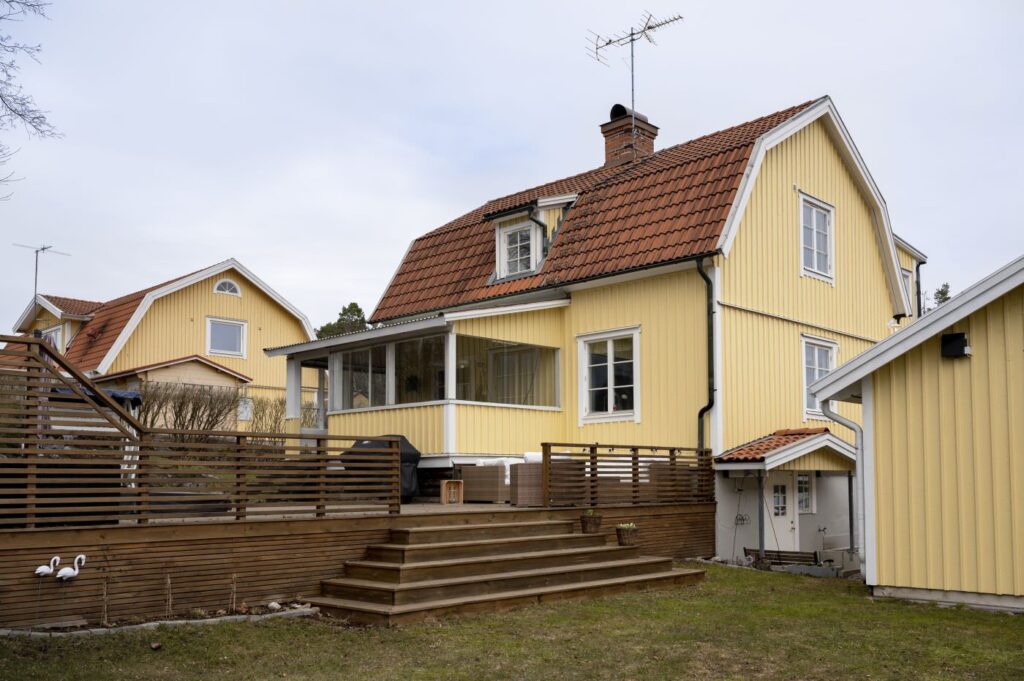 Omputsning Fasad 2 planshus. Botkyrka Slagstavägen