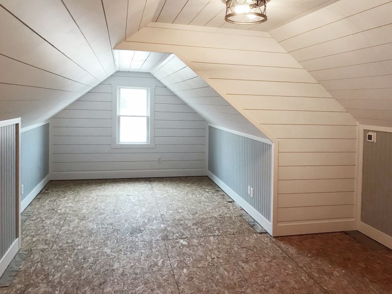 Installation av ventilation & avfuktare pga mögelskada i kallvind. Hökmossen, Västberga