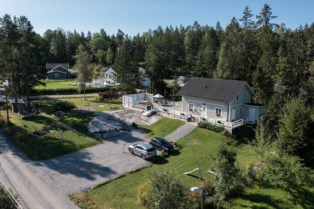 Takrenovering & Installation solpaneler. Vendelsö Haninge